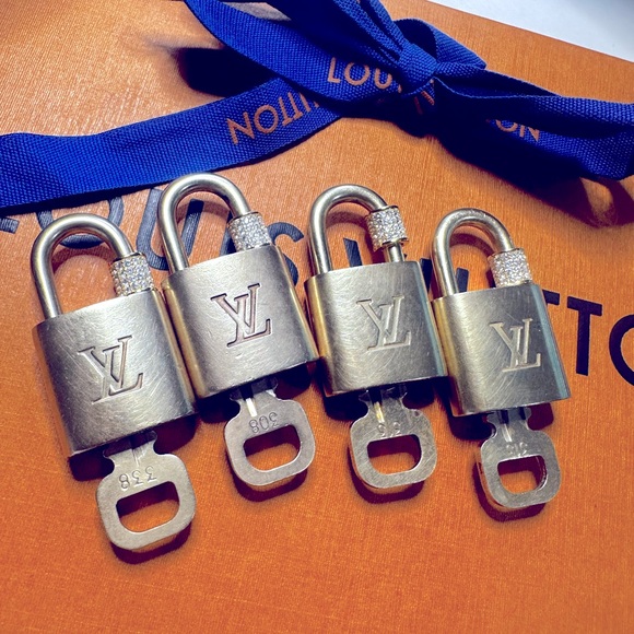 Louis Vuitton Lock (with or without Key) Authentic Lock with customized sparkle - Picture 6 of 7
